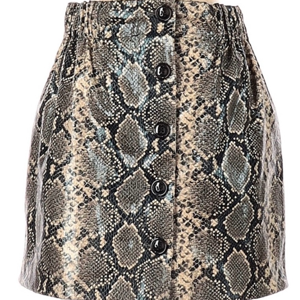 Stylish ZARA Basic Snake Print Mini Skirt – Size Small